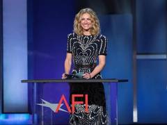 
    Julia Roberts gives 'Pretty Woman' vibes in polka dot ensemble
    