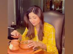 
      
      Shilpa Shetty enjoys her 'Sunday Binge' with mouthwatering...
      
      