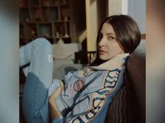
      
      Anushka Sharma turns 'light catcher', shares stunning...
      
      