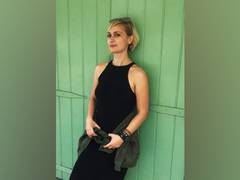 
      
      Halyna Hutchins' husband honours late wife in latest post,...
      
      