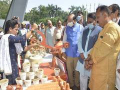 
      
       KVIC organises khadi exhibition in Varanasi to strengthen...
      
      