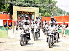
      
       Ashwini Vaishnaw 'flags in' RPF bike rally at Red fort 
      
      