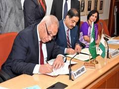 
    India, African Union ink MoU on health sciences cooperation
    