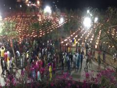 
      
      16 lakh earthen lamps lit in Indore; Kailash Vijayvargiya,...
      
      