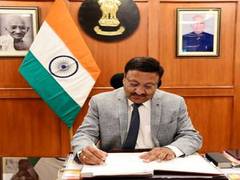 
      
      Rajiv Kumar takes charge as 25th Chief Election Commissioner
      
      