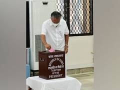 
      
      Kerala CM Pinarayi Vijayan casts his vote for Presidential polls
      
      