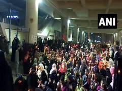 
      
      Over 1,000 women gather at Delhi's Jaffrabad to protest...
      
      