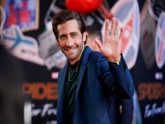 
      
      Jake Gyllenhaal reveals filming love scenes with Jennifer...
      
      