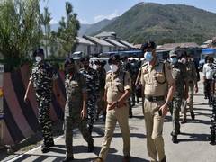
      
      DG CRPF, DGP J-K  reviews security scenario in Sopore, Baramulla 
      
      
