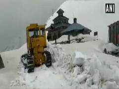 
      
      J-K: Pir Panjal range receives fresh spell of snowfall, snow...
      
      