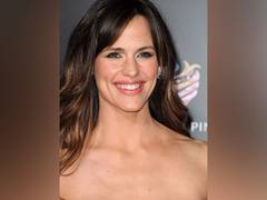 
      
      Jennifer Garner shuts down pregnancy speculation after...
      
      