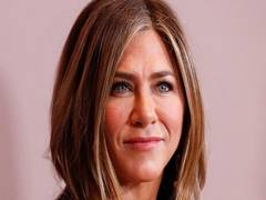 
      
      Jennifer Aniston's 'Friends' co-stars welcome her on Instagram
      
      