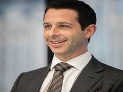 
      
      Jeremy Strong takes home Golden Globe for his powerful...
      
      