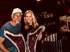 
      
      Jessica Simpson celebrates 6-year wedding anniversary with...
      
      