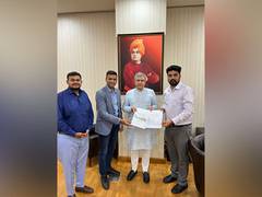 
      
      Young entrepreneurs from tech firm brief Ashwini Vaishnaw 
      
      