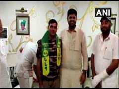 
      
      Former BSF constable Tej Bahadur joins Chautala's JJP
      
      