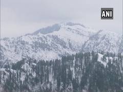 
      
      J-K: Pirpanjal receives heavy snowfall, normal life disrupted 
      
      