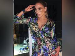 
      
      Jennifer Lopez gives pole dancing lessons to Constance Wu in...
      
      