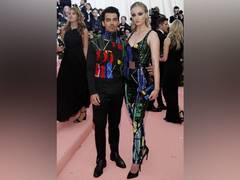 
      
      Joe Jonas, Sophie Turner make red carpet debut as newlyweds...
      
      