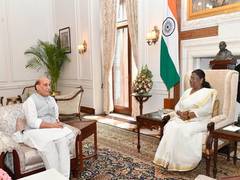 
      
      Rajnath Singh calls on President Droupadi Murmu
      
      
