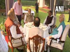 
      
      PM Modi, VP Naidu, Rajnath Singh, Amit Shah, JP Nadda meet LK...
      
      