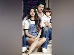 
      
      Shah Rukh Khan takes Suhana, AbRam out for a car ride
      
      