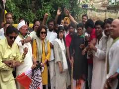 
      
      UP: Cong holds protest against CM Yogi, demands rollback of...
      
      