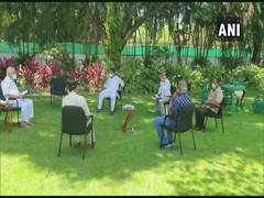 
      
      K'taka CM holds meeting with Revenue Minister, BBMP...
      
      