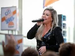 
      
      Kelly Clarkson opens up about terrifying health issue
      
      