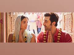 
      
      'Brahmastra': Ranbir-Alia's new romantic track 'Kesariya' trolled
      
      
