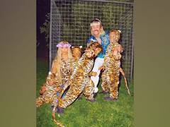 
      
      Kim Kardashian dresses as 'Tiger King' star Carole Baskin for...
      
      