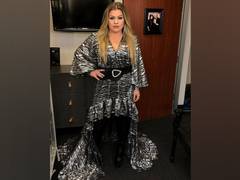
      
      Kelly Clarkson, ex Brandon Blackstock reach settlement for...
      
      