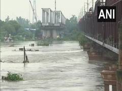 
      
      Yamuna water level crosses the danger mark 
      
      
