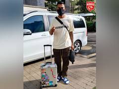
      
      IPL 2021: KL Rahul joins Punjab Kings squad in Mumbai
      
      