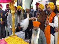 
      
      Punjab Cabinet delegation pays obeisance at Gurdwara Sri...
      
      