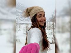 
      
      Kiara Advani treats fans to boomerang shot in snow-capped...
      
      