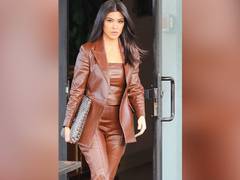 
      
      Kourtney Kardashian, Travis Barker officially dating
      
      