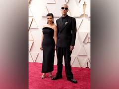 
      
      Kourtney Kardashian, Travis Barker make Oscars red carpet debut
      
      