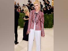 
    Kristen Stewart serves up retro vibes through edgy look at Met Gala 2021
    
