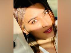 
      
      Kriti Sanon shares adorable BTS picture from 'Bhediya'
      
      