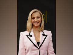 
      
      Lisa Kudrow says she's up for a 'Friends' reboot but there's...
      
      