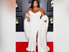 
      
      Lizzo honours Kobe Bryant at Pre-Super Bowl concert
      
      