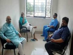 
      
      Lalu Yadav has set up 'darbar' in hospital, violating jail...
      
      
