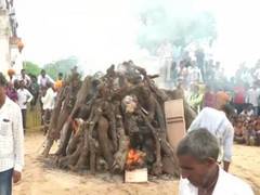 
      
      Rajasthan: Brave heart Army Jawan Hemraj Jat cremated with...
      
      