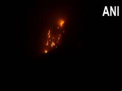 
      
      Flames continue to emerge from Bhalswa landfill since Tuesday
      
      