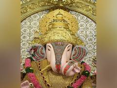
      
      Devotee offers 10 kg gold crown to Pune's Dagdusheth Halwai...
      
      