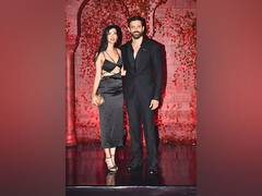 
      
       Hrithik Roshan, Saba Azad return from Europe vacation
      
      