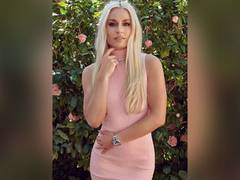 
      
      Lindsey Vonn dishes on 'hard time' she had with body image...
      
      