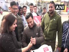 
      
      MVD officials in J-K's Udhampur offer lollipops to traffic...
      
      