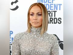 
      
      Jennifer Lopez 'chooses not to pay attention' to speculation...
      
      